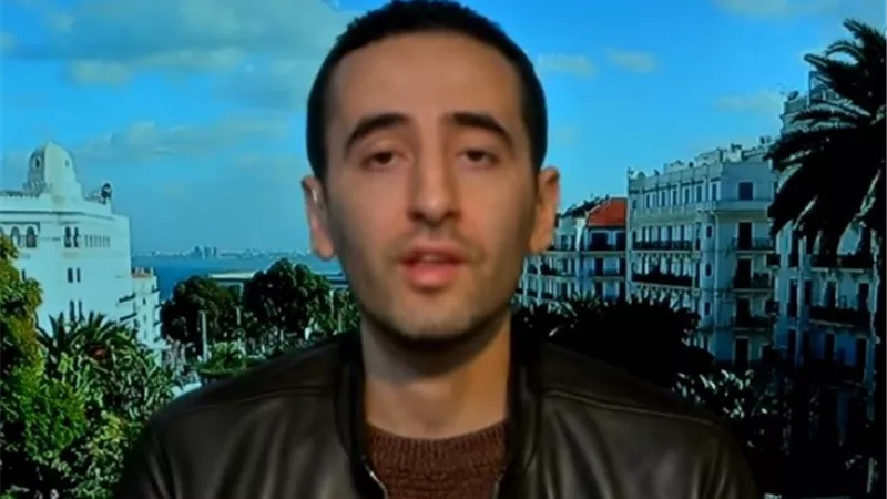 سياسي جزائري: إقالة حكومة «أحمد أويحيى» مرهونة بعودة بوتفليقة من جنيف .. فيديو