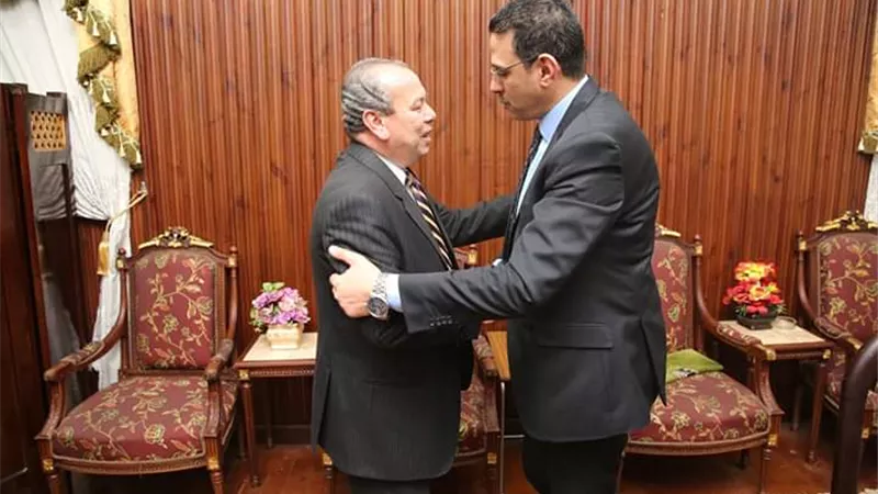 محافظ كفر الشيخ يقدم واجب العزاء فى والد المحامى العام الآول لنيابات كفر الشيخ الكلية