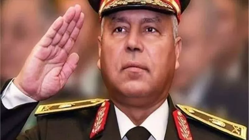 عمرو أديب يستعرض السيرة الذاتية للفريق كامل الوزير .. فيديو
