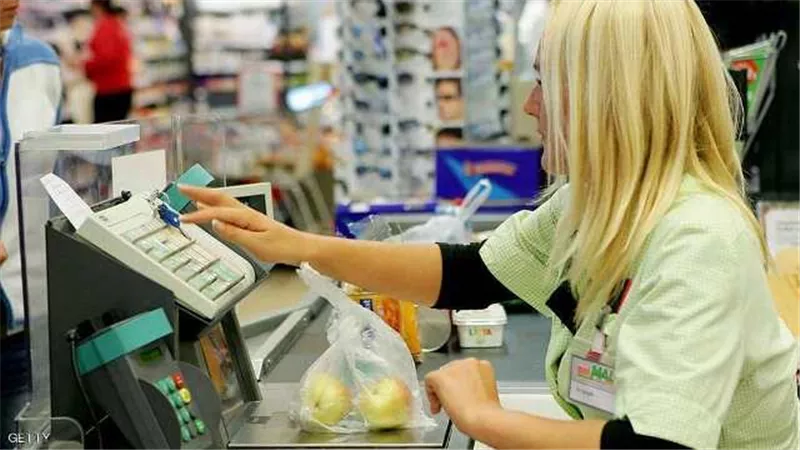 صرافو البنوك مهددة بالاختفاء