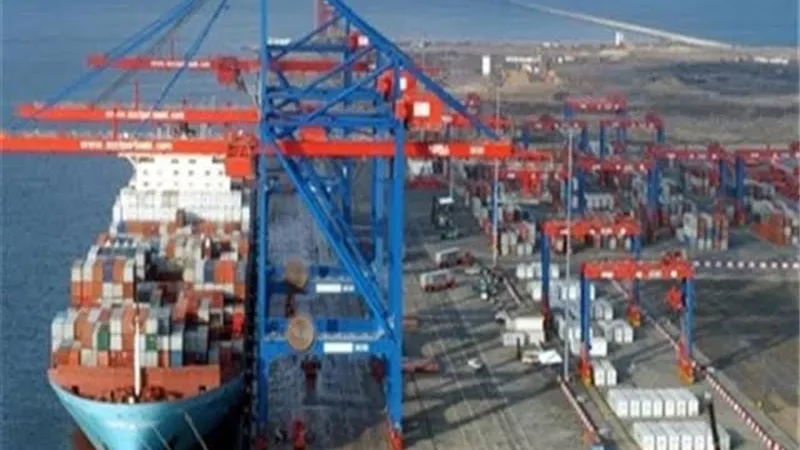 ميناء غرب بورسعيد يستقبل سفينتى بضائع عامة