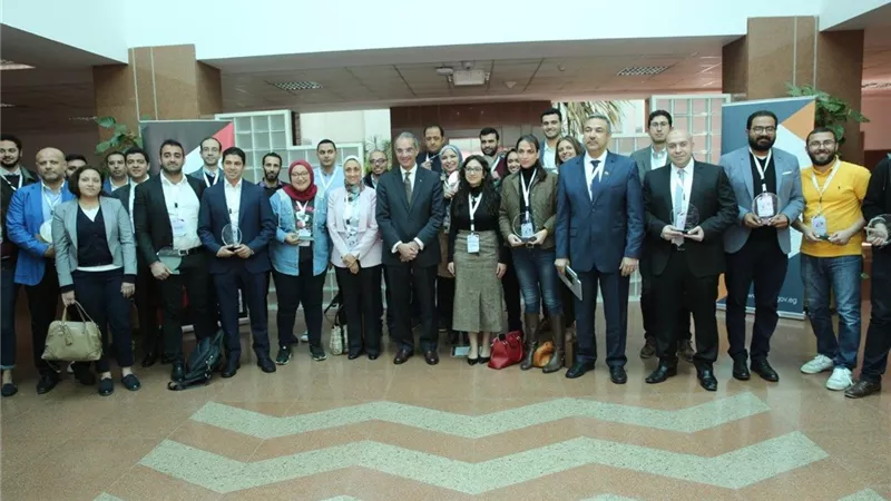 وزير الاتصالات يلتقي أفضل 30 شركة ناشئة من رواد الأعمال الشباب.. صور