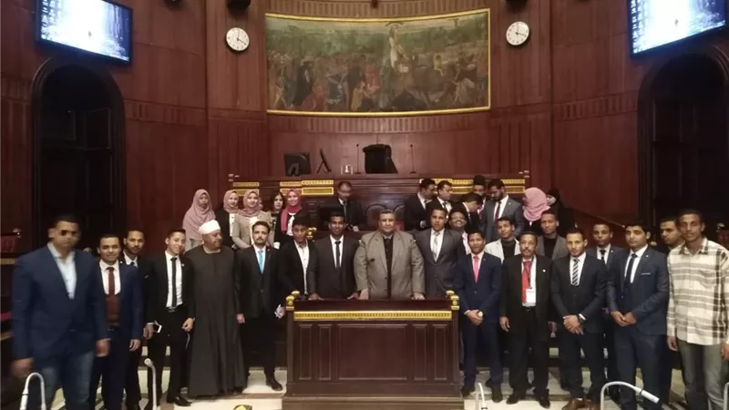 النائب مصطفى سالم يستقبل وفد طلاب حقوق سوهاج خلال زيارتهم للمجلس