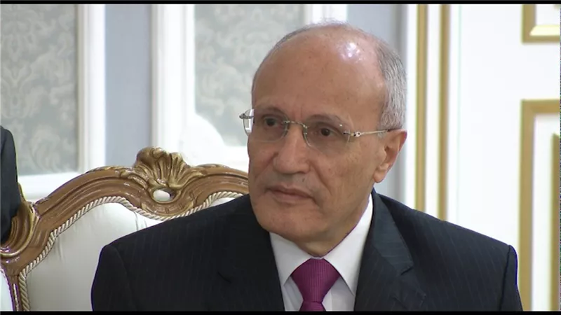 العصار يكشف عن التعاقد مع شركة صينيه لتصنيع الأتوبيسات الكهربائية بمصر