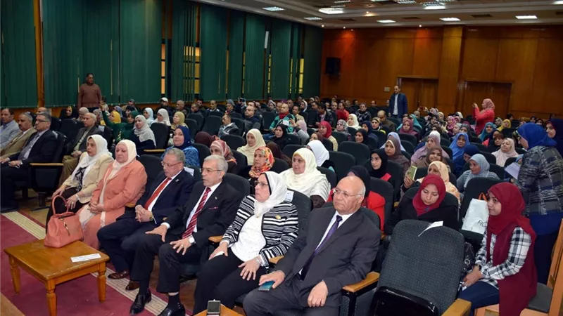 محافظ القليوبية ورئيس الرقابة الإدارية فى القومى للمرأة للتعريف بالفساد