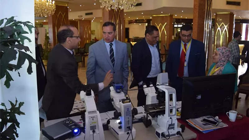 رئيس جامعة سوهاج يفتتح المعرض العلمي المصاحب لمؤتمر تنمية صعيد مصر.