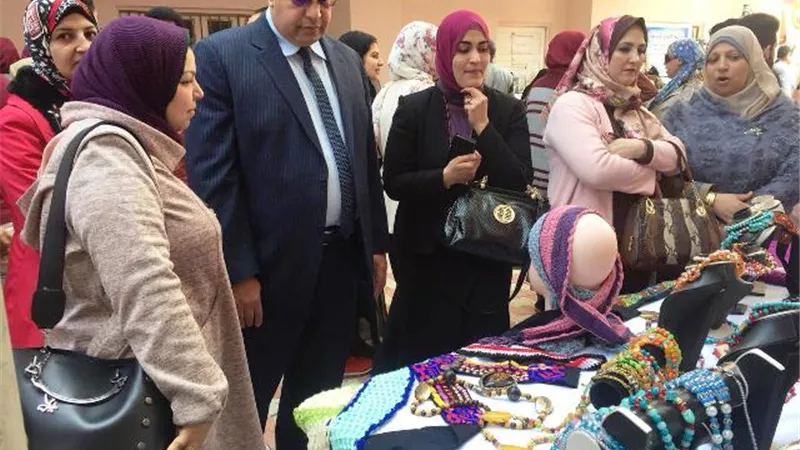 منتجات فنية من الطبيعة في معرض الدكتورة سوزان عبد العال بالمنوفية بالصور