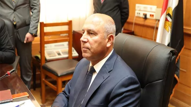 وزير النقل للعاملين بالسكه الحديد هنفطر في رمضان علي الرصيف