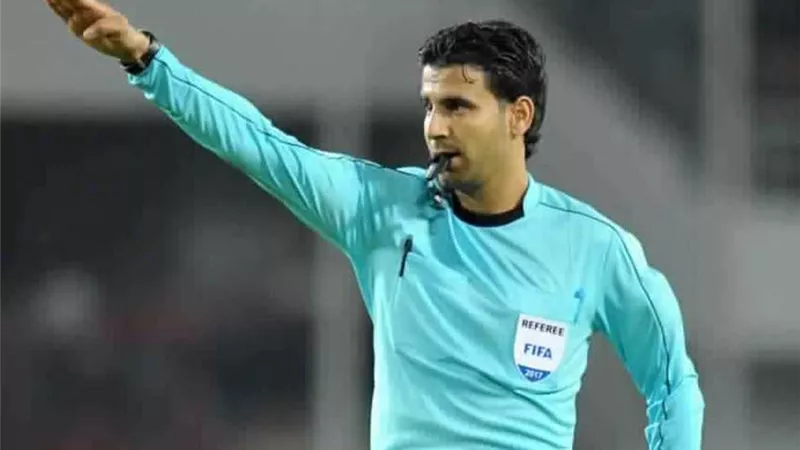 الاتحاد الافريقى يعلن السلمى حكماً لمباراة الاهلى وشبيبة الساورة