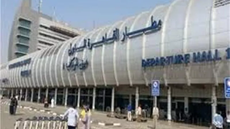 عزل 10 ركاب بالمطار لعدم حملهم شهادات الحمي الصفراء