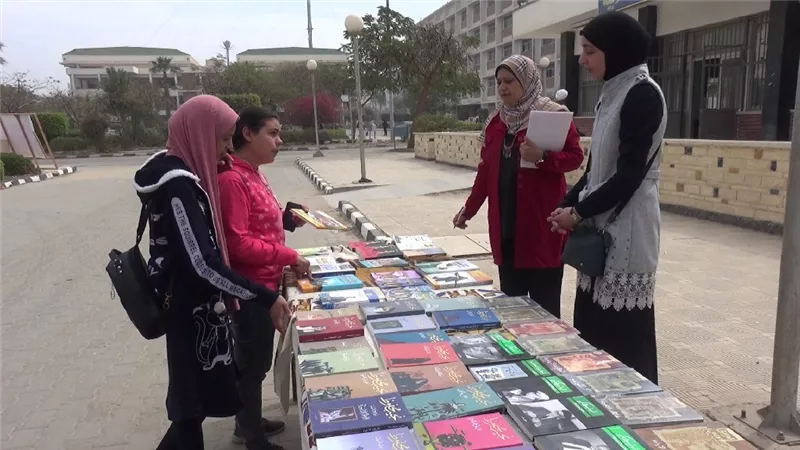 معرض مفتوح للكتب بجامعة المنيا