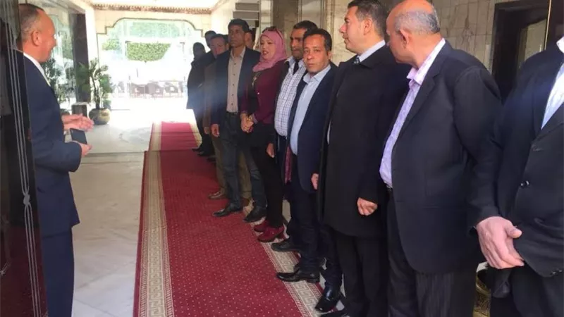 غراب يطالب مرؤوسيه بالبعد عن الشبهات ويقرر اختيار موظف وموظفة مثالية شهريا