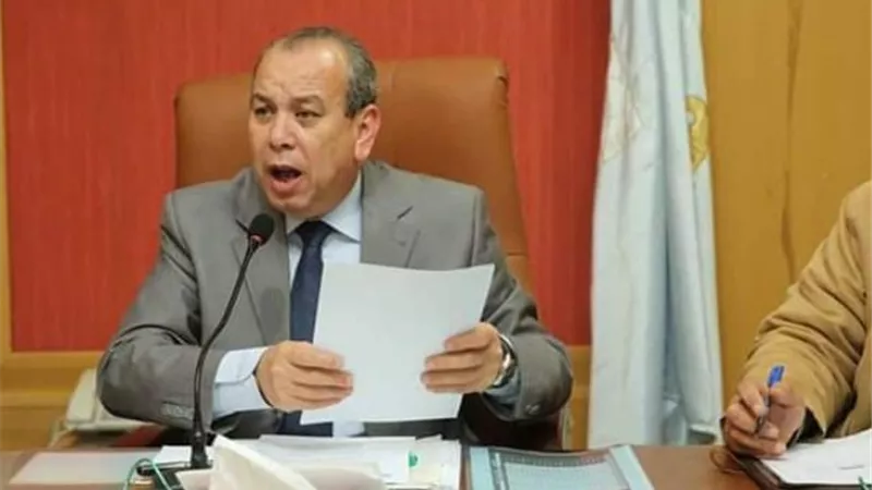 محافظ كفرالشيخ يتابع أعمال تنفيذ مشروعات الرصف بالمراكز والمدن