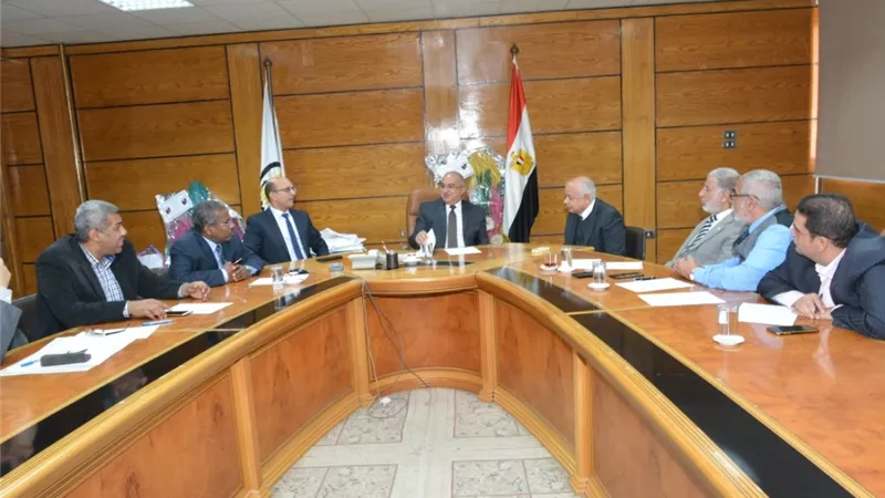 رئيس جامعة أسيوط في لقاء وفد مؤسسة الأورمان لمتابعة التعاون المشترك في مستشفى القلب الجامعي