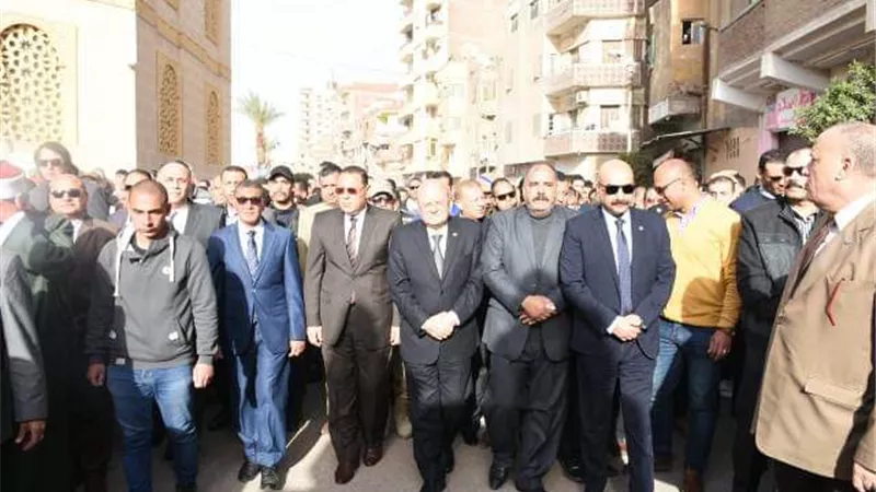 محافظ الشرقية ومدير الأمن يشاركان في تشييع جثمان نقيب شرطة محمد أحمد الكردى