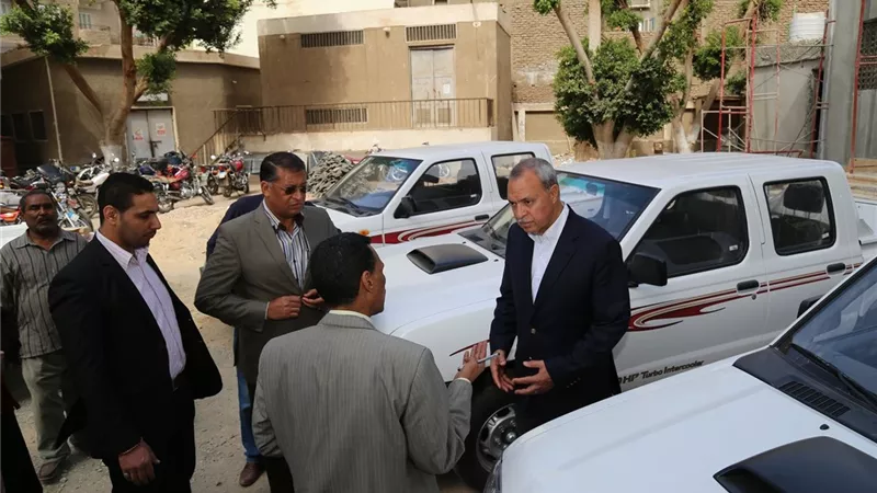 قنا تتسلم 5 سيارات جديدة لتطوير القطاعات الخدميه
