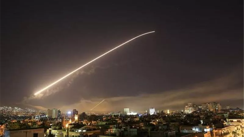 مقتل واصابة 73 بغارة جوية على سجن ادلب
