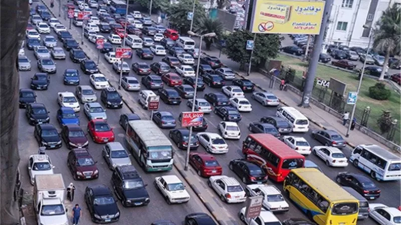 كثافات مرورية بمحاور القاهرة والجيزة خلال الذروة الاولى للزحام