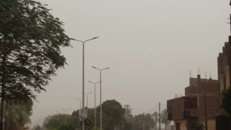 عاصفة ترابية باردة تلغى 27 رحلة بالون بالأقصر