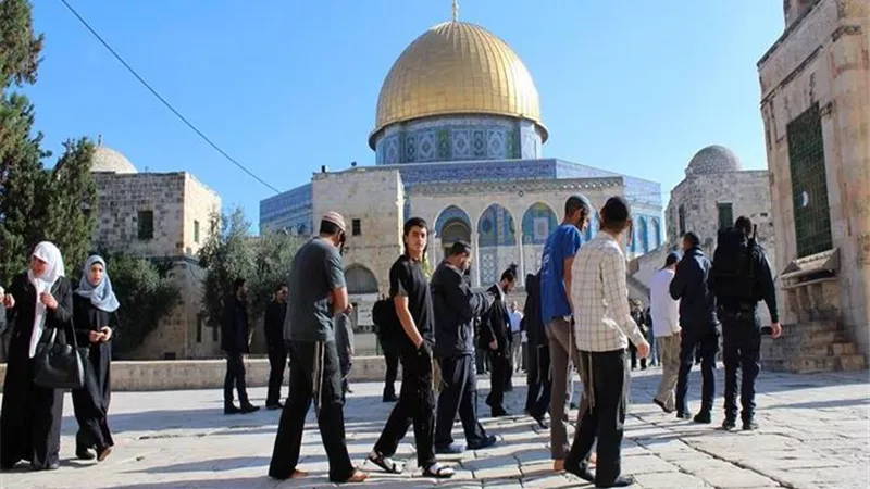 اقتحام سافر لساحات الاقصى من قبل مستوطنون إسرائيليون