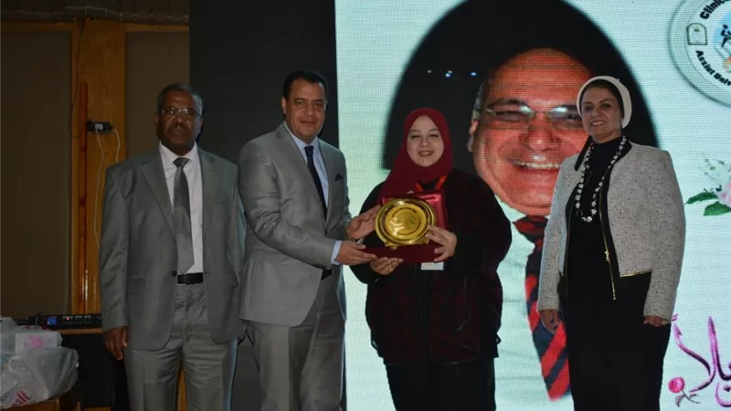 اليوم العلمي للتغذية الاكلينيكية يكرم رئيس جامعة أسيوط الحالي و السابق