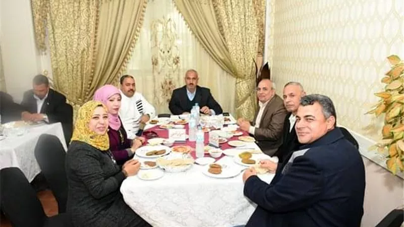 محافظ الشرقية يتناول الإفطار مع رؤساء الوحدات والعاملين بالزقازيق