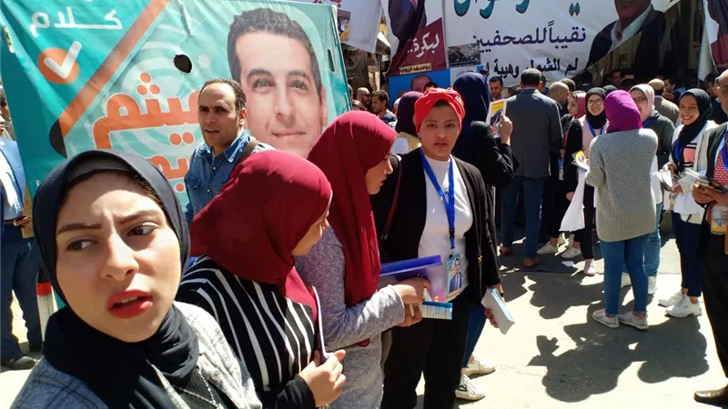 بنات الجامعات يتصدرن المشهد في انتخابات الصحفيين ..صور