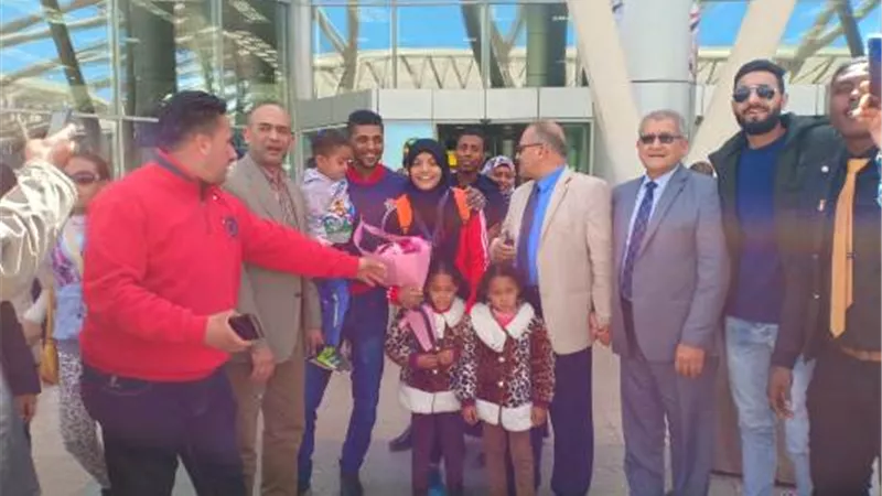 نعمة سعيد بطلة العالم لرفع الأثقال تصل إلى أرض الوطن