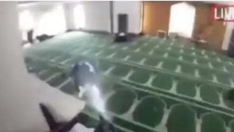 رئيس وزراء نيوزيلندا: عملا غير عادي يستهدف المهاجرين واللاجئين