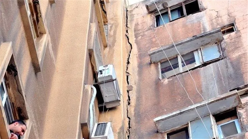 انهيار جزئي لعمارة سكنية تابعة لمجلس مدينة مرسى مطروح