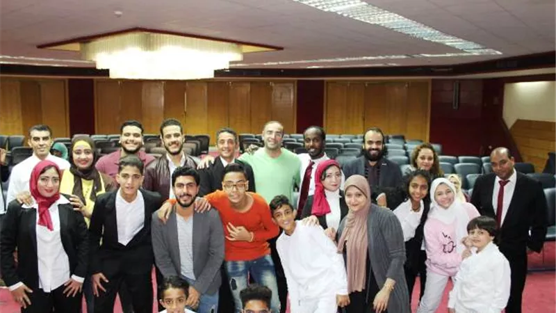 فرقة فكرة تعرض قاعد ولاماشى بمسرح نجيب محفوظ الاثنين المقبل