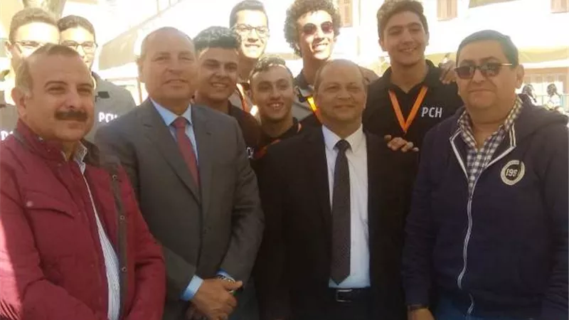 نائب محافظ القاهرة يحتفل بعيد الام بمدرسة الفرير بمصر الجديدة