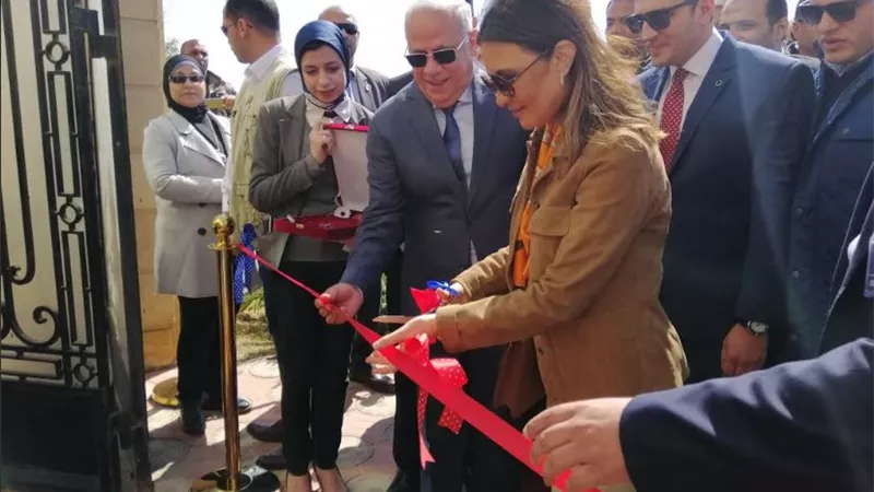 وزيرة الإستثمار والتعاون الدولى تتفقد مصنع إس إى وايرينج سيستيم