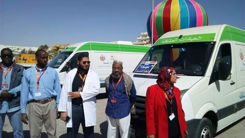 عيادات متنقلة للصحة تجري الكشف علي المشاركين بمنتديات شباب اسوان