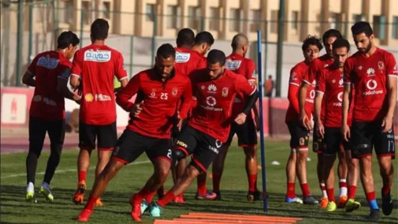 9 لاعبين في قائمة الأهلي مهددين بسبب فريقي الشباب