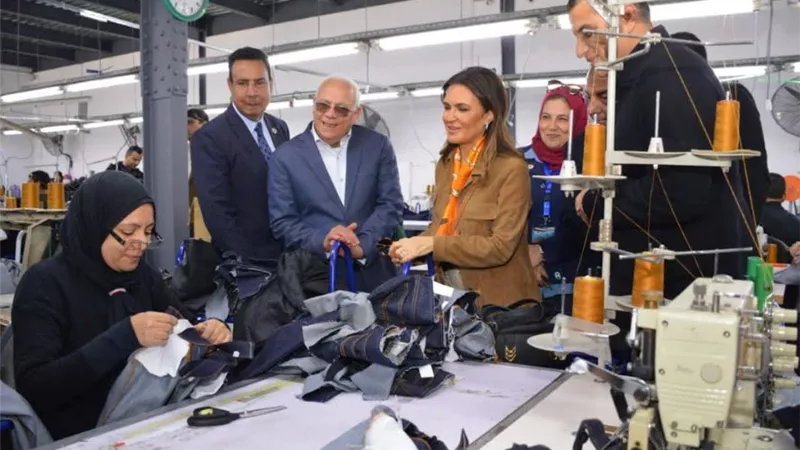 وزيرة الاستثمار تشيد بتجربة محافظة بورسعيد في مشروع ال٥٨ مصنع