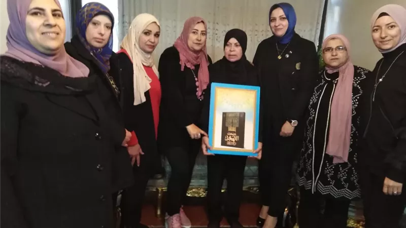مستقبل وطن يهدي درعه والمصحف الشريف لامهات الشهداء ببورسعيد