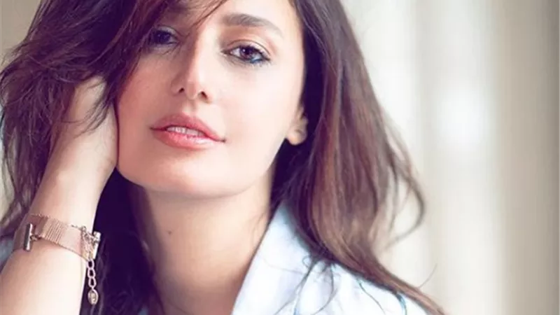 حلا شيحة تفاجئ جمهورها بأول فوتوسيشن بعد خلعها للحجاب