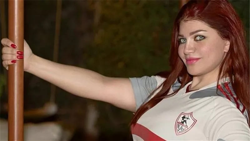 ياسمين الخطيب تدعم الزمالك قبل مواجهة نصر حسين داي: 
