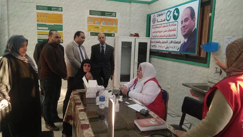 وكيل وزارة الصحة بالشرقية يتابع المبادرة الرئاسية من مستشفي ههيا