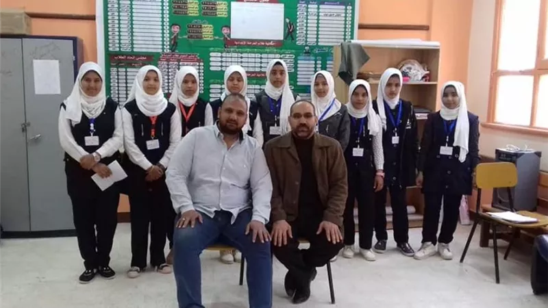 فوز مدرسة جزيرة الكيمان بالمركز الأول بمسابقة البرلمان المدرسى