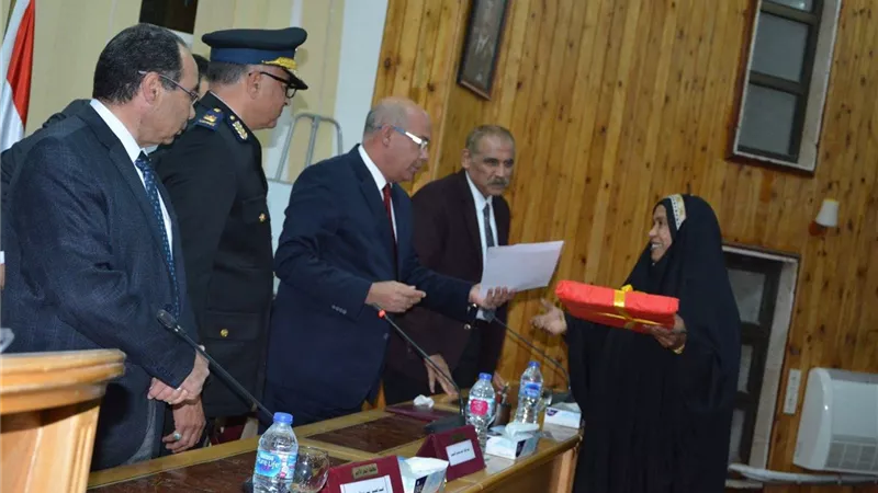 فى إحتفالية كبرى .. تكريم الأم المثالية لمديرية أمن البحرالأحمر