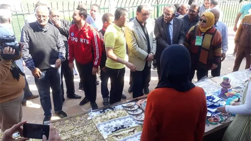وكيل وزارة الشباب بالشرقية يتفقد معرض أندية الفتاة ويشاهد العروض المسرحية