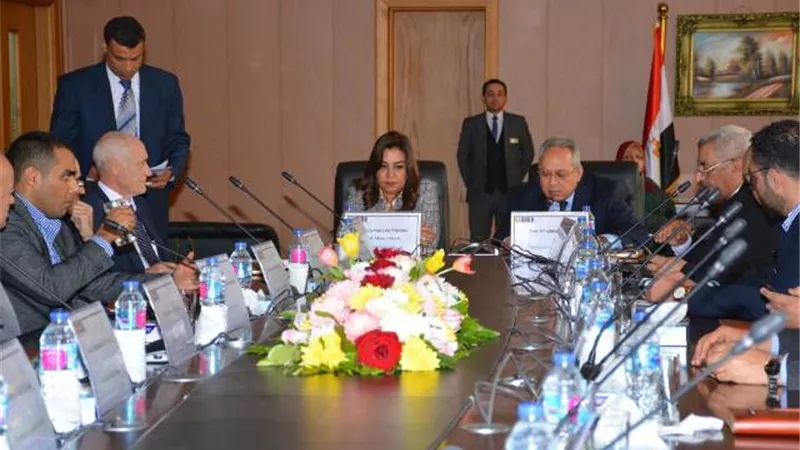 محافظ دمياط تناقش التبادل العلمي مع اعضاء مركز صحة المخ والاعصاب بايرلندا