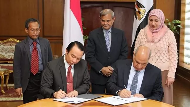 تعاون علمي بين جامعة كفر الشيخ وسنغافورة