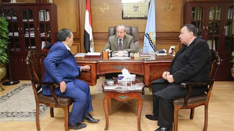 محافظ كفر الشيخ يبحث تحسين الخدمات بمشروعات الصرف الصحى ببيلا