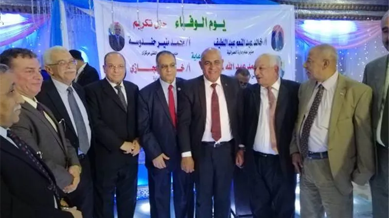 تعليم الجيزة تكرم القيادات المحالين للمعاش فى يوم الوفاء