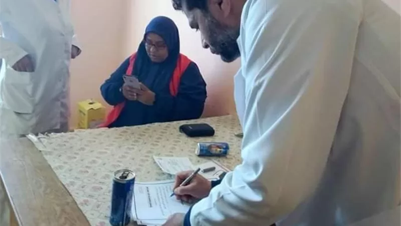 صرف علاج اول حالة فيروس سى مجانا بمستشفى الواحات البحرية