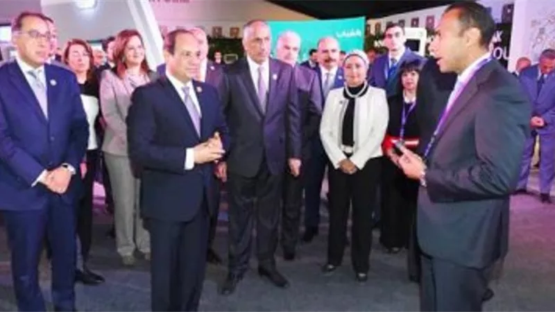 السيسى يزور جناح البنك الأهلى على هامش 