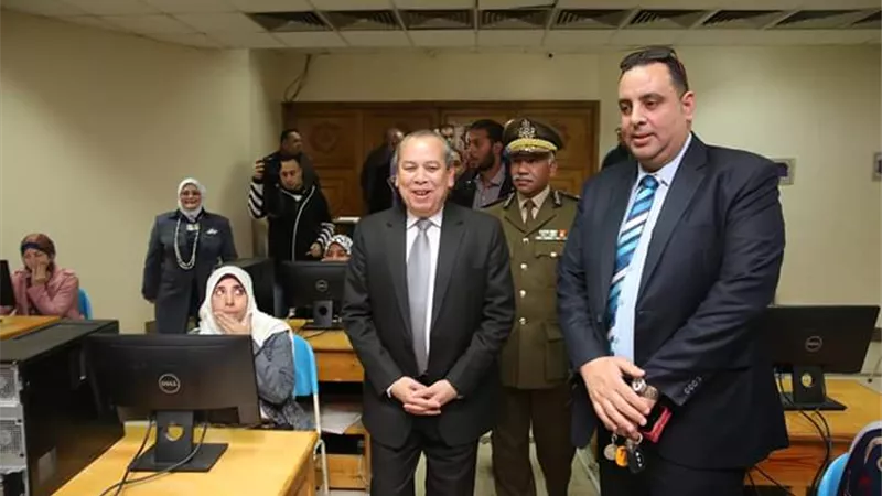 محافظ كفرالشيخ يتابع اختبارات المعلمين المتقدمين لشغل الوظائف المؤقتة بالتربية والتعليم